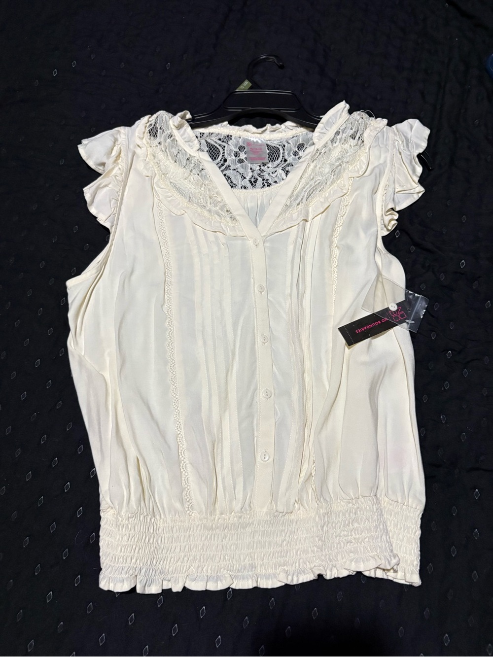 Mossimo Supply Co. Cream Lace-Trim Sleeveless Button Front Blouse